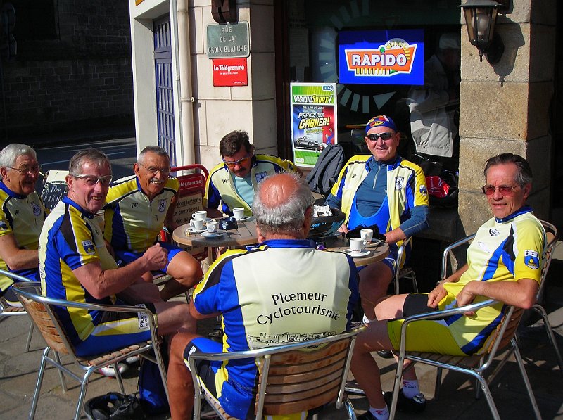 2010-06-24 11 Le Faouet Arret p tit cafe.JPG